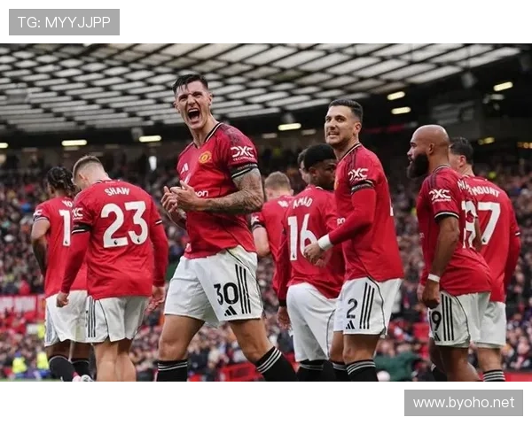 曼联更衣室矛盾再度曝光，对球队稳定性与赛季走势形成考验