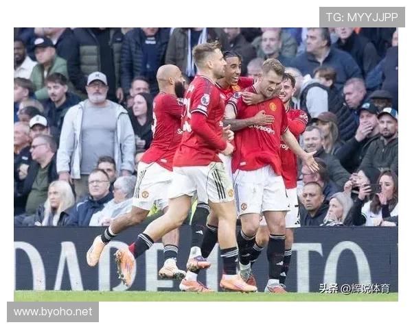 曼联防守体系漏洞频出，近期表现波动，稳定性面临考验