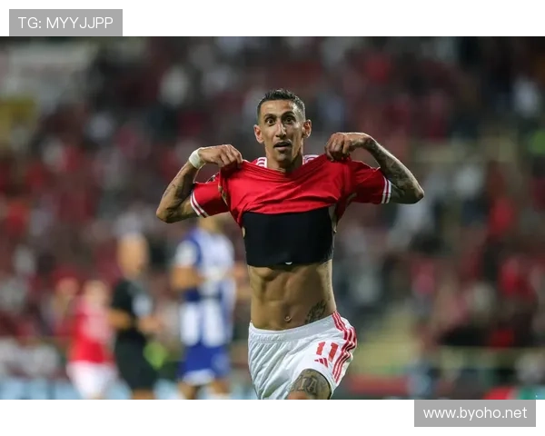 安赫尔·迪马利亚:从边锋到中场的关键战术转型解析 安赫尔·迪马利亚:从边锋到中场的关键战术转型解析