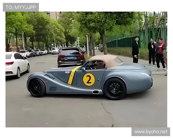 韦世豪又换豪车了，这日常跟他场上拼劲儿完全两码事啊！