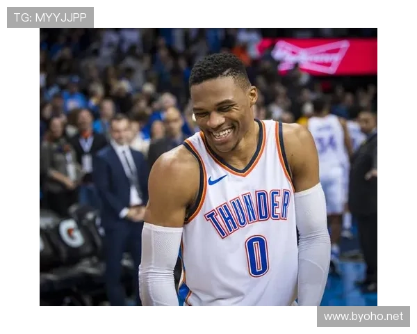 拉塞尔·韦斯特布鲁克去买菜，手里拎的袋子比我房租还贵